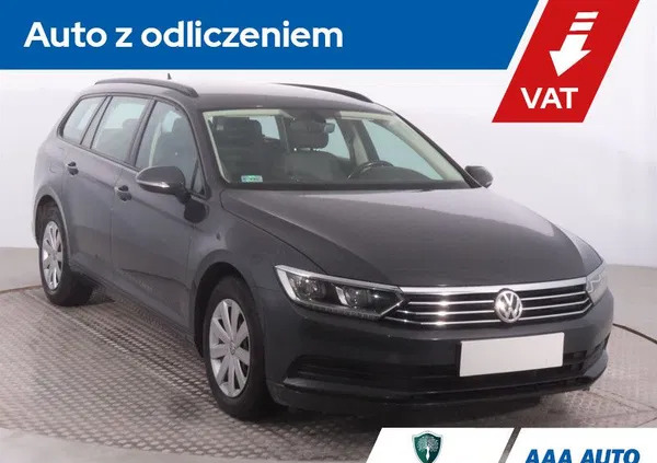 volkswagen Volkswagen Passat cena 45000 przebieg: 228492, rok produkcji 2015 z Chełmża